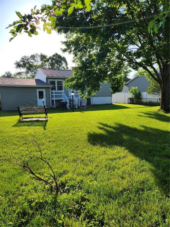 339 Fleetwood Rd SW, Cedar Rapids, IA 52404 - view of yard