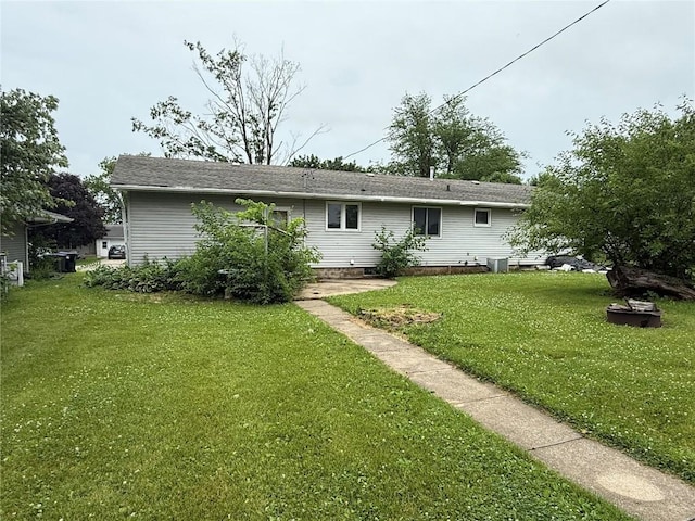 301 2nd Ave, Keystone, IA 52249 - rear view of property featuring a yard