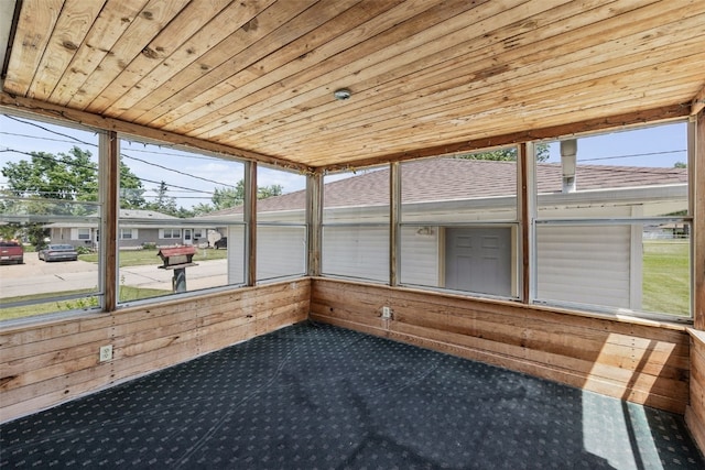 425 28th St NW, Cedar Rapids, IA 52405 - view of unfurnished sunroom