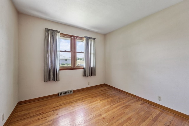 425 28th St NW, Cedar Rapids, IA 52405 - spare room with light wood-style flooring