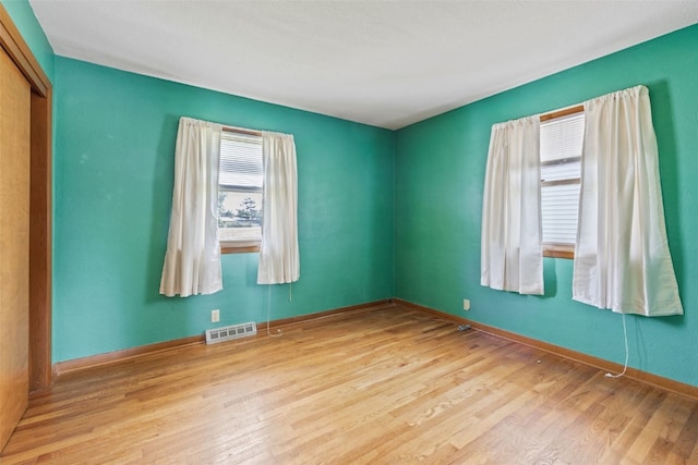 425 28th St NW, Cedar Rapids, IA 52405 - empty room with wood finished floors