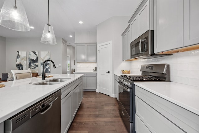 19 Pond Rdg, Coralville, IA 52241 - kitchen with stainless steel appliances, dark wood finished floors, recessed lighting, light countertops, and gray cabinetry