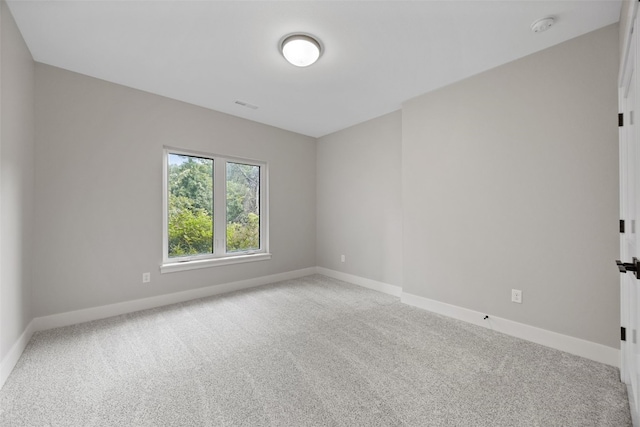 19 Pond Rdg, Coralville, IA 52241 - carpeted empty room featuring baseboards and a smoke detector