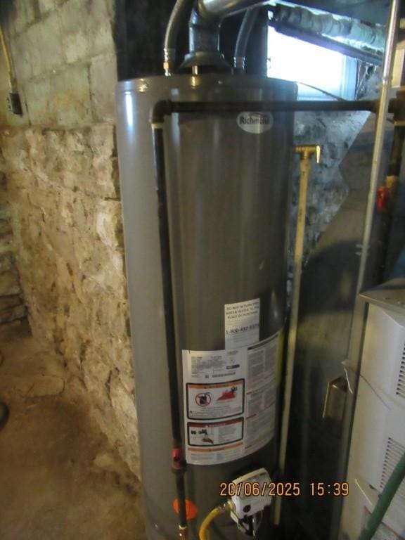 302 Meridian St, Tipton, IA 52772 - utility room with gas water heater