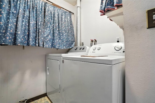 4121 Lexington Dr NE Unit B, Cedar Rapids, IA 52402 - laundry area with washer and clothes dryer