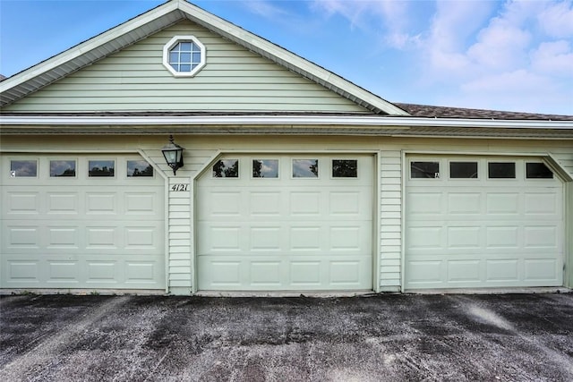 4121 Lexington Dr NE Unit B, Cedar Rapids, IA 52402 - garage featuring driveway