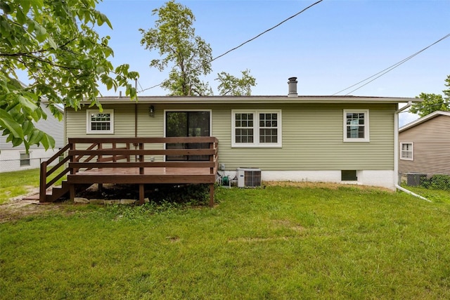 1642 19th St, Cedar Rapids, IA 52405 - rear view of property with a wooden deck