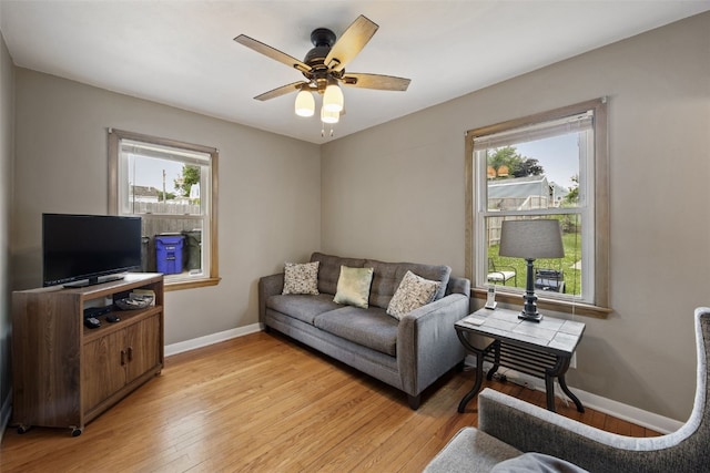 913 32nd St SE, Cedar Rapids, IA 52403 - living area with light wood finished floors, healthy amount of natural light, and a ceiling fan