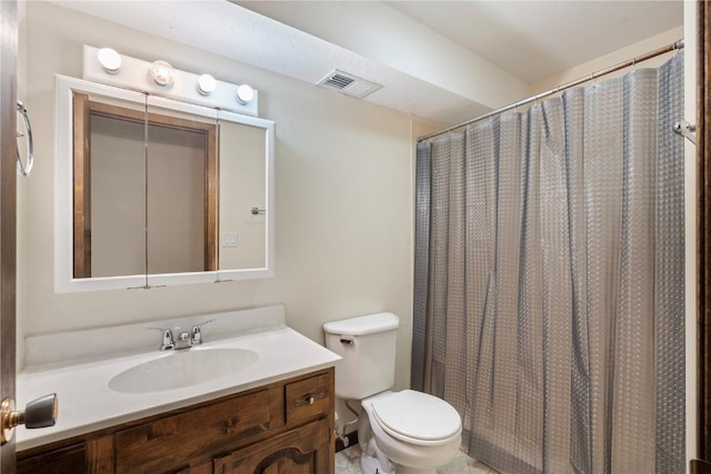 6752 29th Ave, Shellsburg, IA 52332 - full bath with vanity and curtained shower