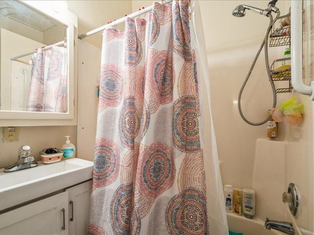 1551 C Ave NE, Cedar Rapids, IA 52402 - full bathroom with vanity and shower / bath combo with shower curtain
