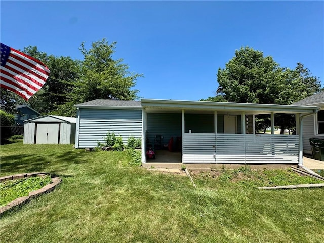 72 Fleetwood Rd NW, Cedar Rapids, IA 52405 - rear view of property featuring a storage unit and a yard