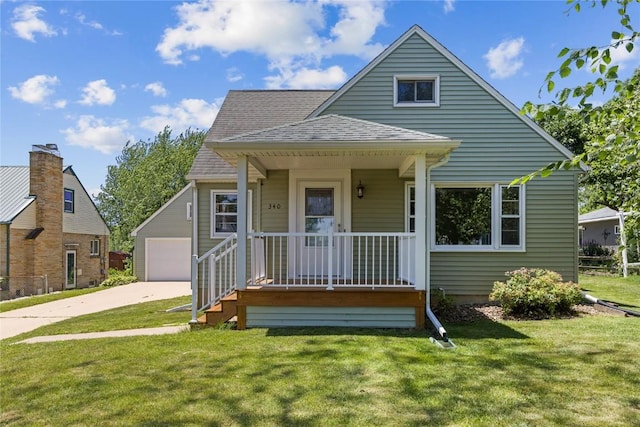 340 18th St NW, Cedar Rapids, IA 52405 - bungalow-style house with a porch, a front yard, and a shingled roof