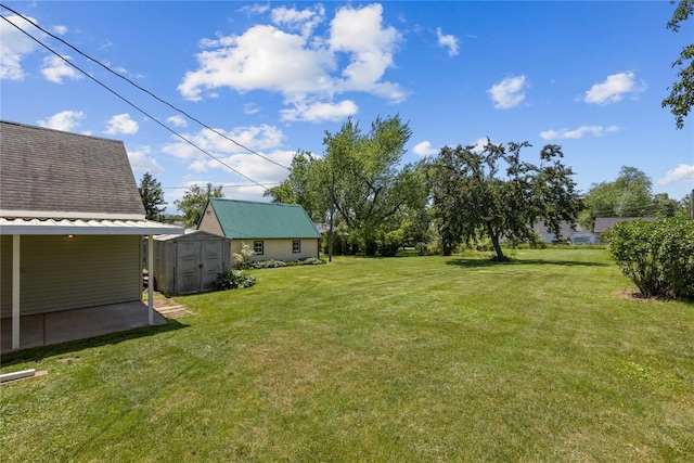 340 18th St NW, Cedar Rapids, IA 52405 - view of green lawn featuring a storage shed