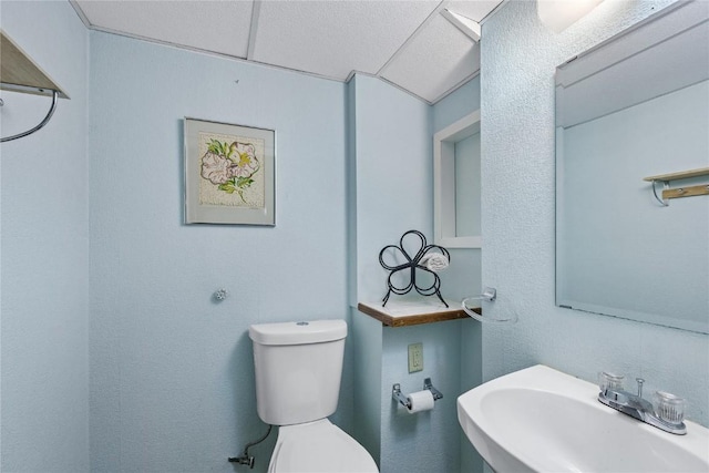 340 18th St NW, Cedar Rapids, IA 52405 - bathroom featuring a sink and toilet