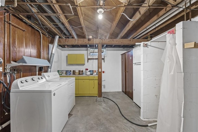 340 18th St NW, Cedar Rapids, IA 52405 - washroom featuring independent washer and dryer and wood walls