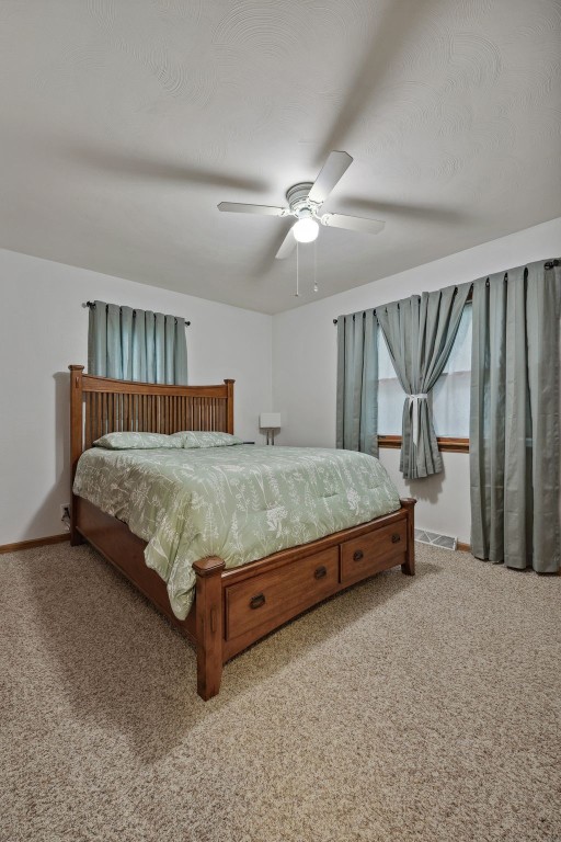 7812 Wieneke Cir, Cedar Rapids, IA 52404 - carpeted bedroom featuring ceiling fan and baseboards