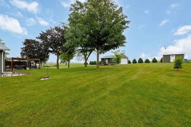 7812 Wieneke Cir, Cedar Rapids, IA 52404 - view of green lawn