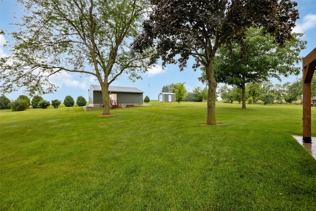 7812 Wieneke Cir, Cedar Rapids, IA 52404 - view of grassy yard featuring a shed