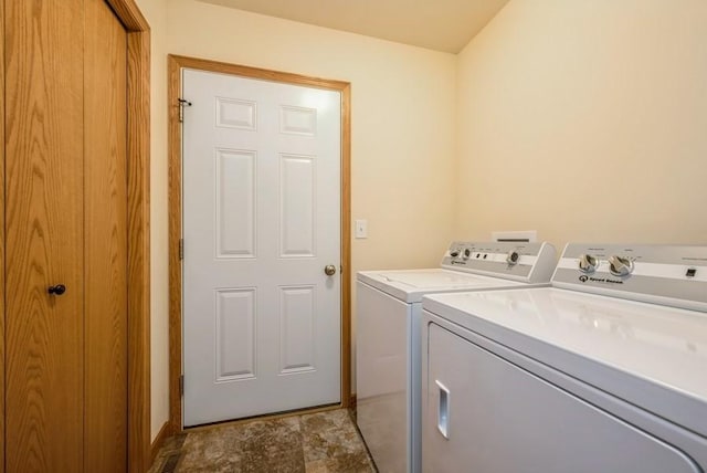 919 Deer Run Dr NE, Cedar Rapids, IA 52402 - washroom with separate washer and dryer and baseboards