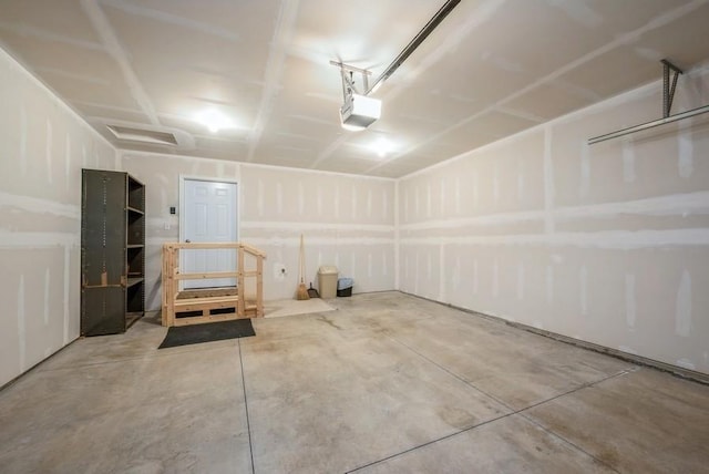 919 Deer Run Dr NE, Cedar Rapids, IA 52402 - garage featuring a garage door opener