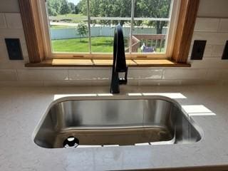 7603 Hampshire Dr NE, Cedar Rapids, IA 52402 - kitchen view of a sink