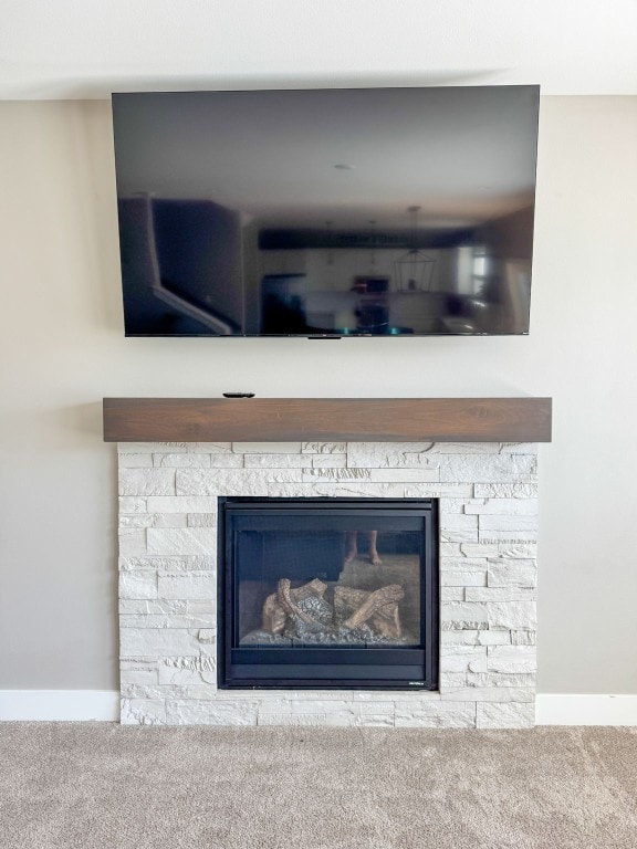 509 Grey Slate Dr SW, Cedar Rapids, IA 52404 - detailed view of a fireplace and carpet floors