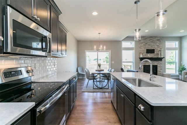 806 Crestview Dr, Solon, IA 52333 - kitchen featuring stainless steel appliances, wood finished floors, a chandelier, plenty of natural light, and recessed lighting