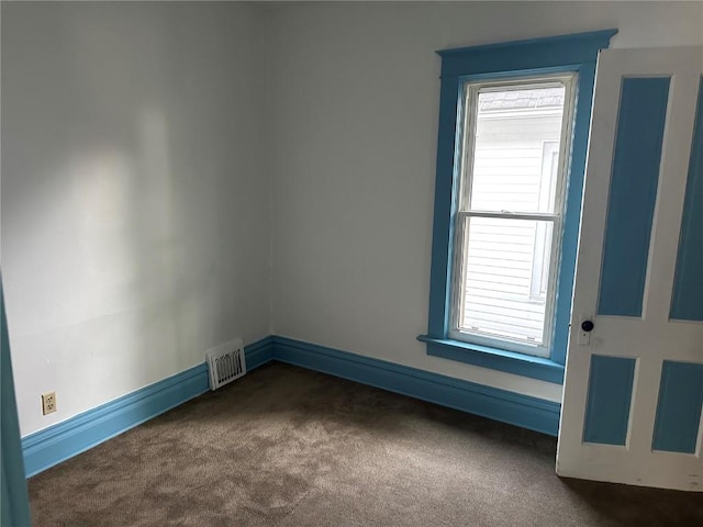 835 10th St SW, Cedar Rapids, IA 52404 - unfurnished room featuring carpet floors