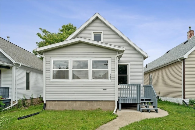 835 10th St SW, Cedar Rapids, IA 52404 - back of property with a yard and a wooden deck