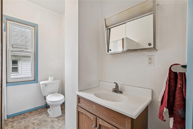 835 10th St SW, Cedar Rapids, IA 52404 - bathroom featuring vanity and toilet