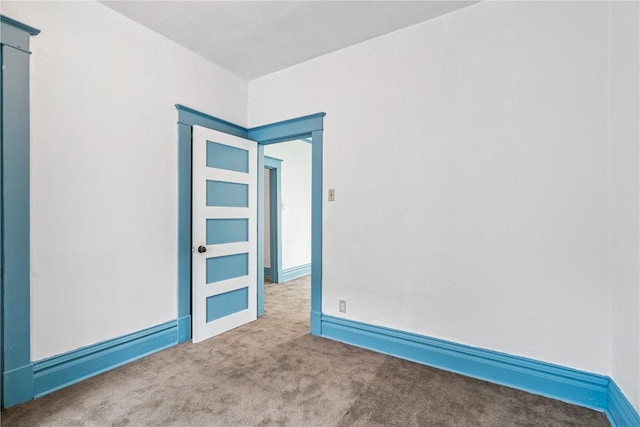 835 10th St SW, Cedar Rapids, IA 52404 - spare room featuring carpet flooring