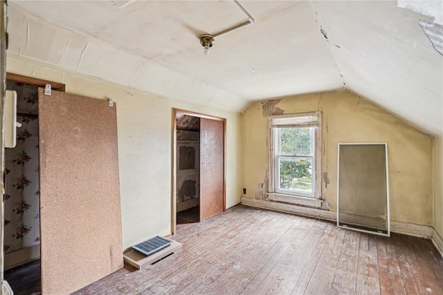 835 10th St SW, Cedar Rapids, IA 52404 - bonus room featuring hardwood / wood-style floors and lofted ceiling