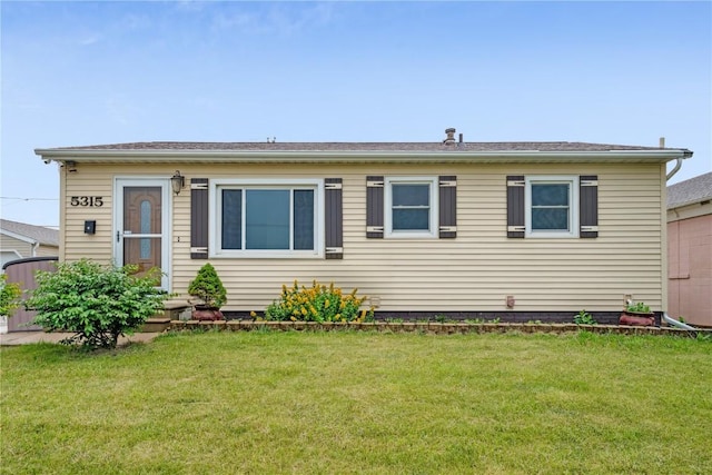 5315 E Ave NW, Cedar Rapids, IA 52405 - view of front of house with a front yard