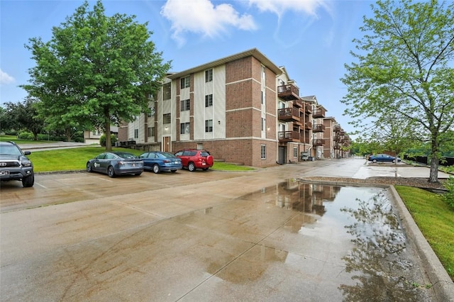 414 W Side Dr, Iowa City, IA 52246 - view of apartment building / complex with uncovered parking