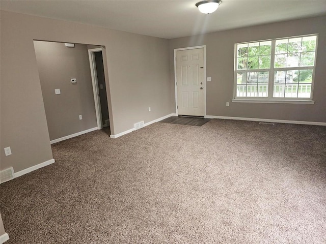 441 8th Ave SW, Cedar Rapids, IA 52404 - empty room featuring dark colored carpet and baseboards
