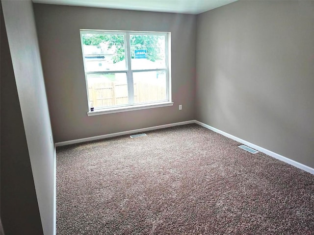 441 8th Ave SW, Cedar Rapids, IA 52404 - unfurnished room with carpet floors