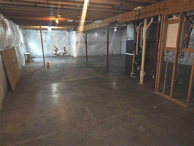 441 8th Ave SW, Cedar Rapids, IA 52404 - unfinished basement with heating unit