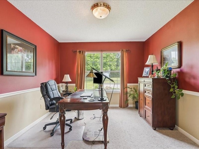 725 High Point Dr SW, Cedar Rapids, IA 52404 - home office with a textured ceiling and light colored carpet