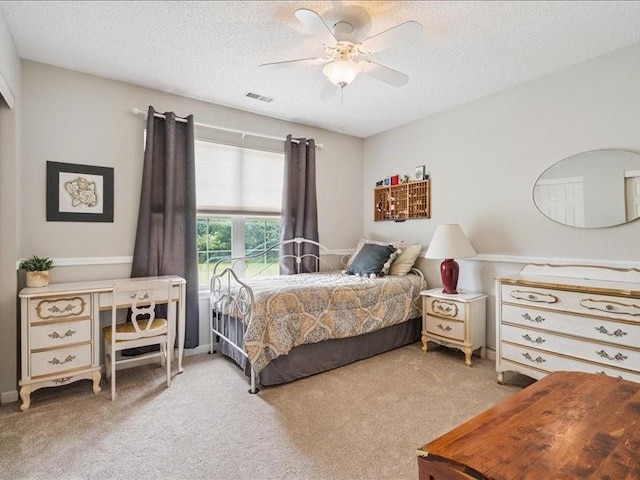 725 High Point Dr SW, Cedar Rapids, IA 52404 - bedroom featuring carpet flooring, a textured ceiling, and ceiling fan