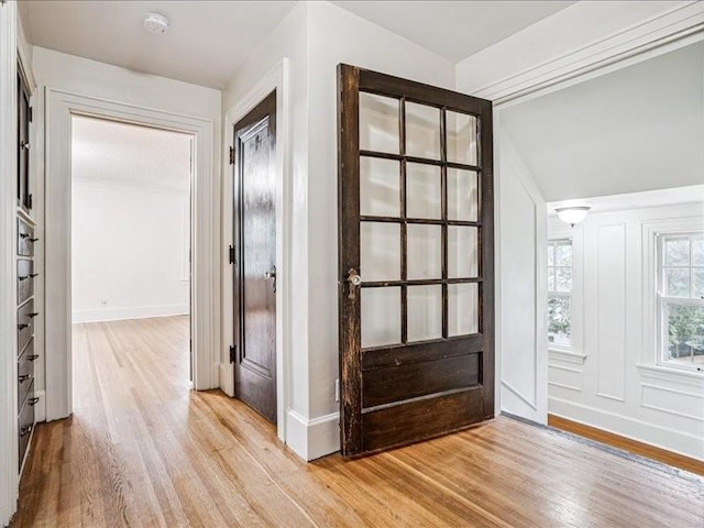 206 Kingbard Blvd, Waterloo, IA 50701 - foyer entrance featuring light wood-style floors and baseboards