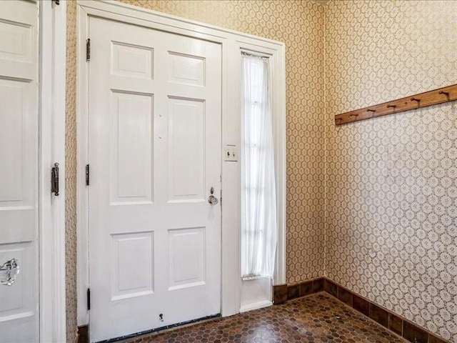 206 Kingbard Blvd, Waterloo, IA 50701 - foyer entrance featuring wallpapered walls and dark tile patterned floors