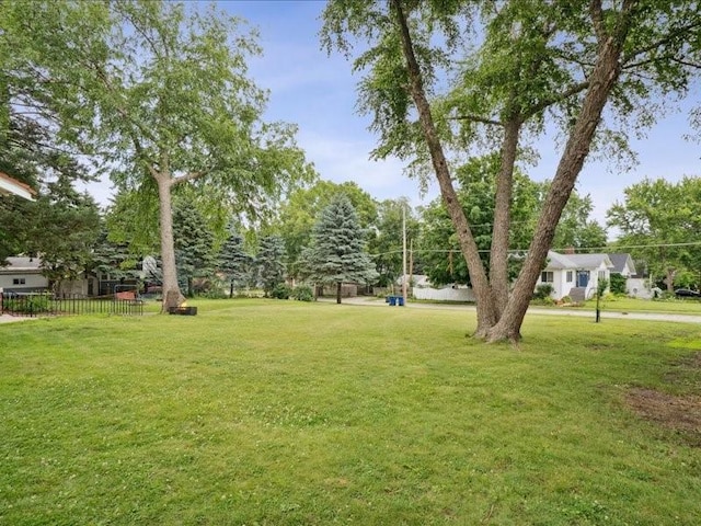 206 Kingbard Blvd, Waterloo, IA 50701 - view of grassy yard