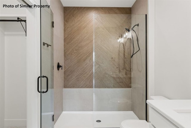 6706 Lauder Ln NE, Cedar Rapids, IA 52411 - full bath with a shower stall and vanity