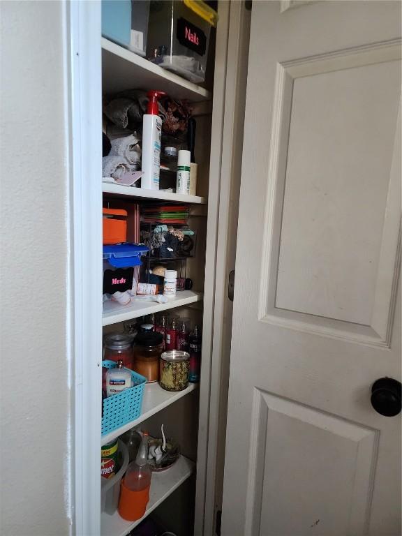 904 10th St, Belle Plaine, IA 52208 - view of pantry