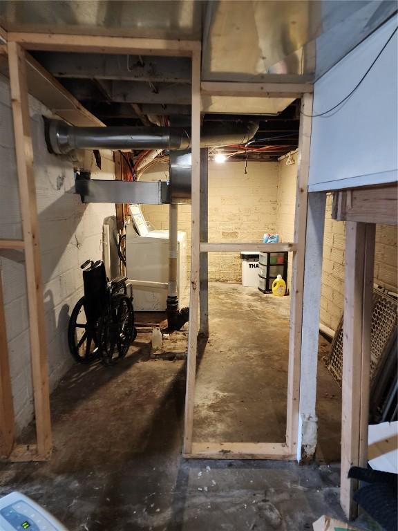 904 10th St, Belle Plaine, IA 52208 - view of unfinished below grade area