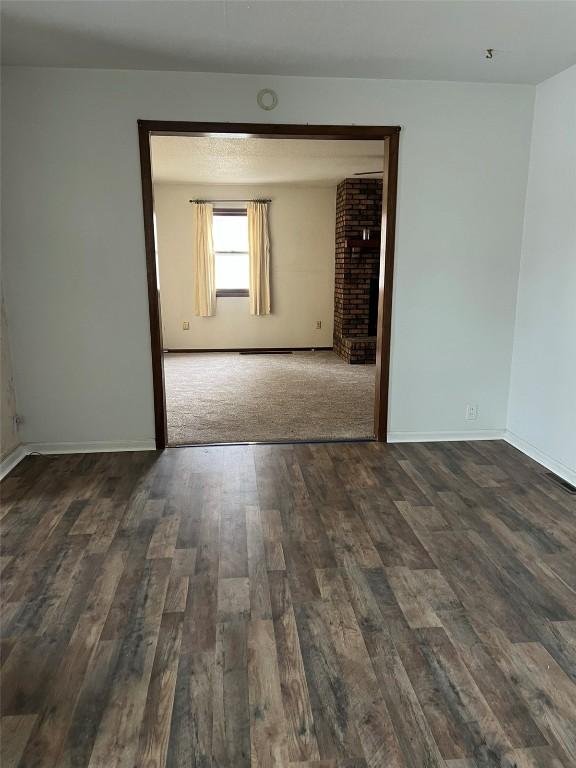 201 S 8th Ave, Vinton, IA 52349 - empty room featuring wood finished floors and baseboards