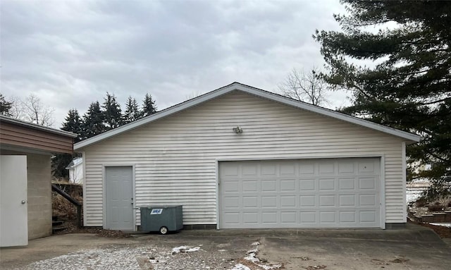 201 S 8th Ave, Vinton, IA 52349 - view of detached garage