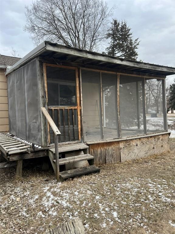 201 S 8th Ave, Vinton, IA 52349 - rear view of house with a sunroom