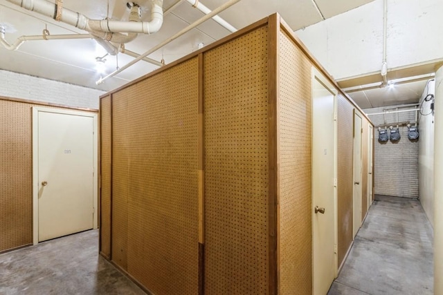 2135 1st Ave SE Unit 125, Cedar Rapids, IA 52402 - corridor featuring unfinished concrete floors