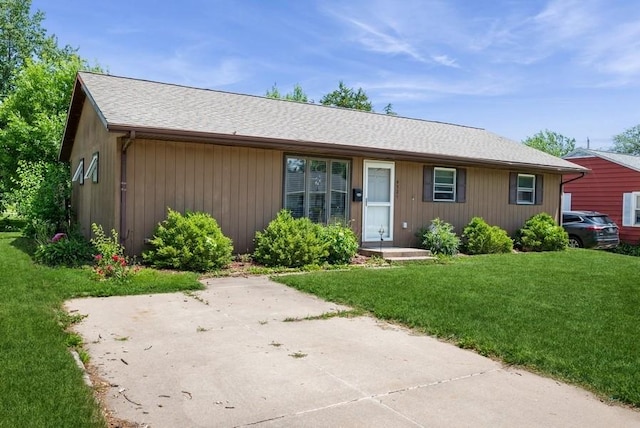 4524 Benton St, Cedar Rapids, IA 52402 - ranch-style house with a front lawn and roof with shingles